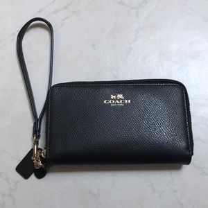 Gently used BEAUTIFUL Coach wristlet!